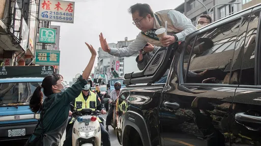 馬尾正妹送飲料「市長那一杯」爆紅　黃偉哲車掃助攻：不是普通的甜