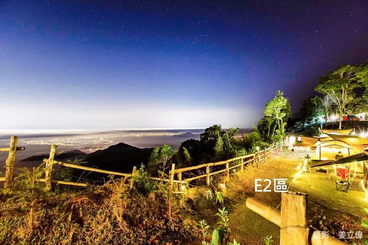 坐擁百萬夜景的「南投依星生態農場」每晚1,350元起。AsiaYo提供