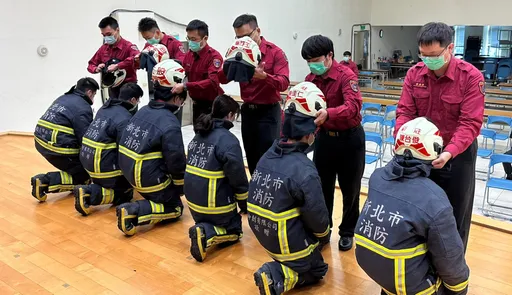 新北消防添新血　高跪姿拜師！6警消傳承打火精神
