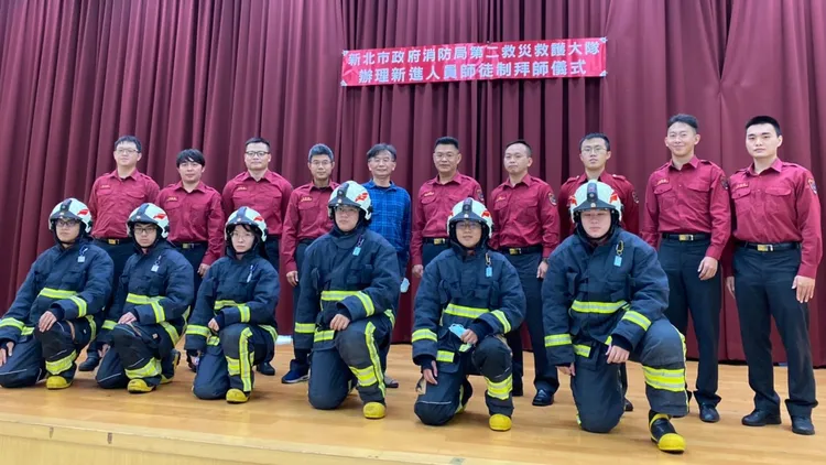 第二大隊長陳志德勉勵新進同仁多方學習，順遂平安完成每次救災救護任務。新北市消防局提供