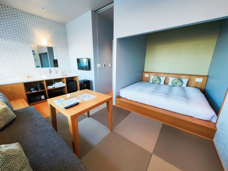 「King Room」面積約29.7平方公尺，擺設了一張200*200公分的雙人大床。田欣雲攝