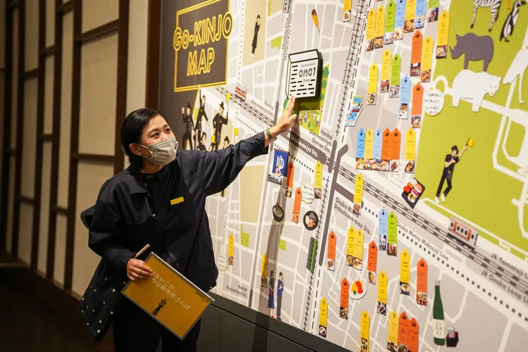 「GO-KINJO周邊活動」出發前，OMO Ranger向遊客介紹此行重點。田欣雲攝