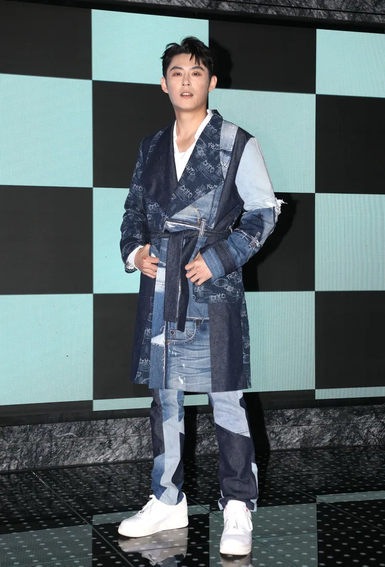 陳奕被指最有資格成為牛郎顧問。