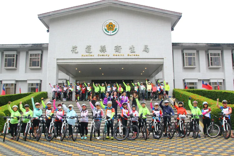 不倒騎士單車環島。花蓮縣衛生局提供
