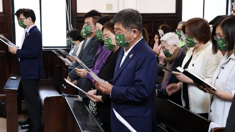 昨日車隊掃街拜票慘遭民眾比中指，陳時中表示，我們做自己應該做的事情。葉志明攝