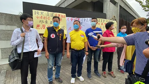 彰化員林市長選戰互控抹黑　藍男按鈴控告、綠女哭招催票