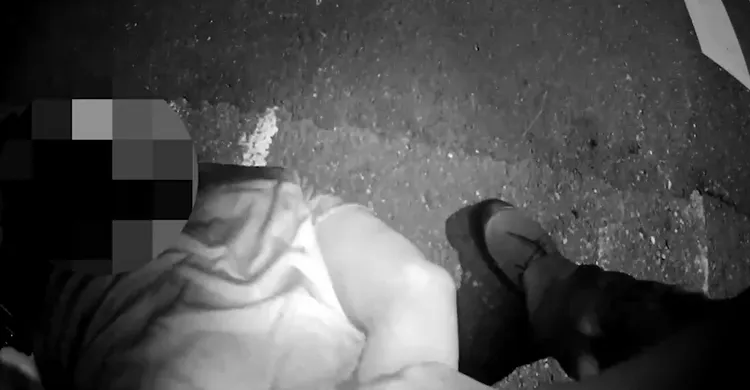 警方將黃男上銬。台東分局提供