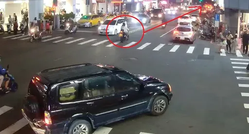 重機女郎連撞2車!全身是傷送醫 轎車無敵迴轉害慘騎士