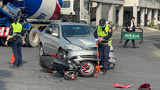 危險路口沒禮讓 汽機車對撞騎士彈飛倒地