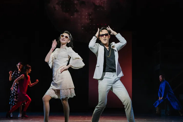 管罄（左）與劇場演員林家麒也參與演出。瘋戲樂工作室提供
