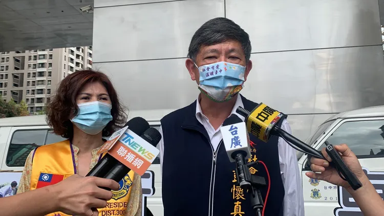 社會局長彭懷真感謝名人獅子會等各界社團與企業捐贈復康巴士，讓身障朋友就醫外出更便利。曾雪蒨攝