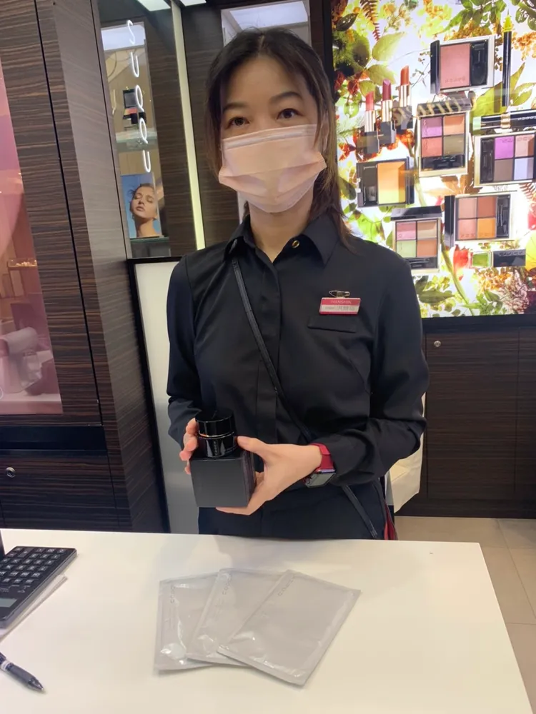 SUQQU粉霜+3片緊緻面膜組，原價3850元，特價3465元。吳慧芬攝