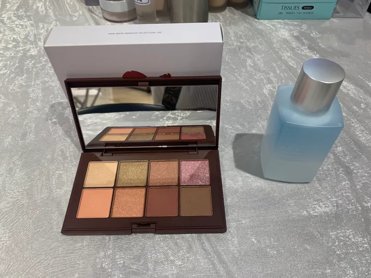 RMK冬季暖憶眼影盤13g+卸眼露145ml，原價3550元，特價2520元。吳慧芬攝