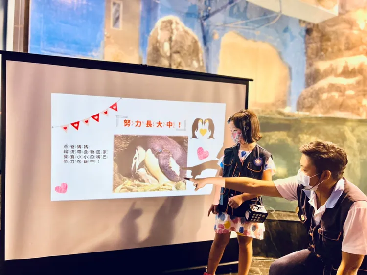 親子營中，小朋友將化身小小解說員帶領大家探索海生館。業者提供