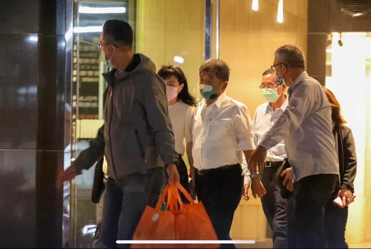 陳時中遭控摟人妻。翻攝自徐巧芯臉書