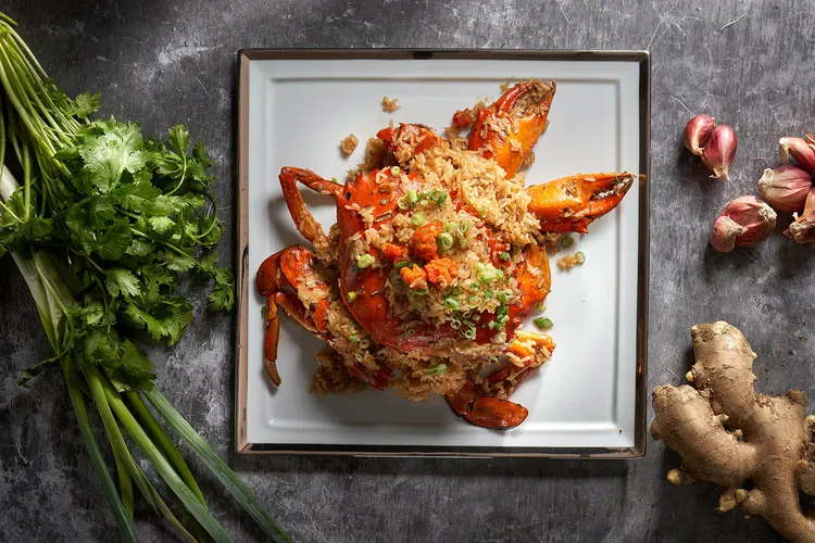 潮粵坊推出的「沙母濃汁糯米飯」，鮮濃夠味，外觀也具喜氣。業者提供