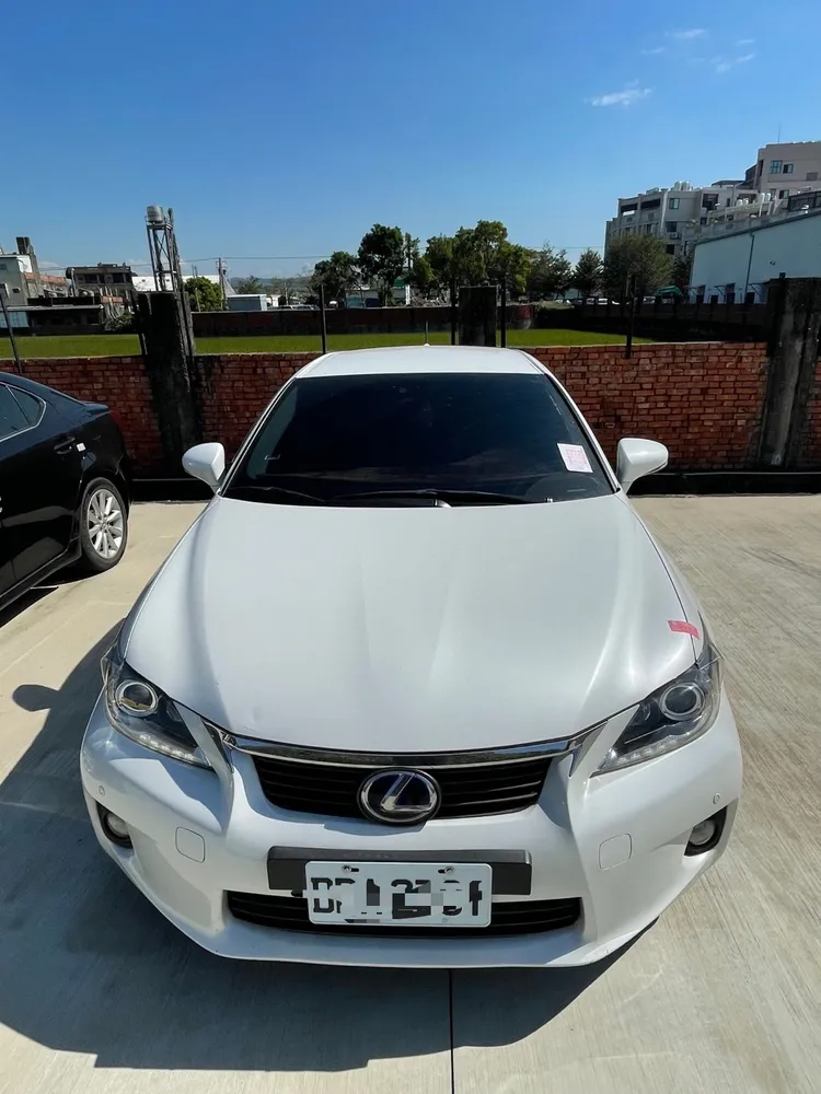 凌志油電掀背車節能省油。彰化分署提供