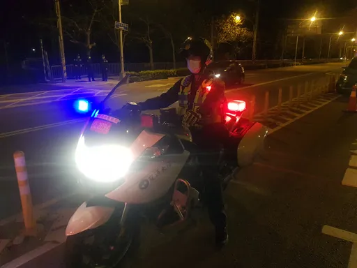 警出動大型重機增機動性 台中立冬連2日抓酒駕41件