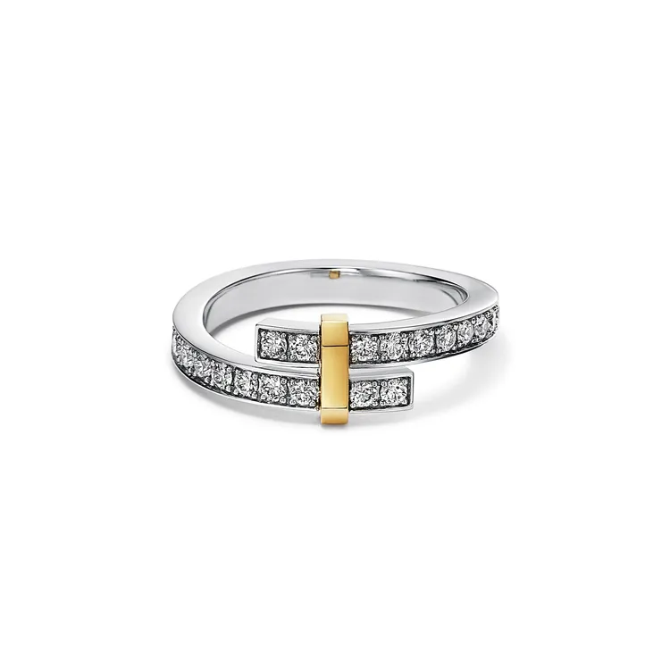 Tiffany Edge鉑金與18K金窄版鑲鑽戒指，18萬7000元。品牌提供