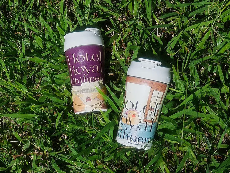 印有酒店夕陽剪影及泡湯小鴨的老爺限定隨行杯。知本老爺提供