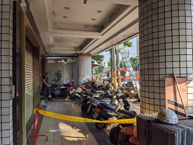 火勢幸未波及他處。讀者提供