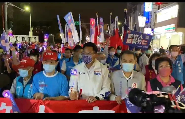 林耕仁選前之夜掃街。翻攝畫面