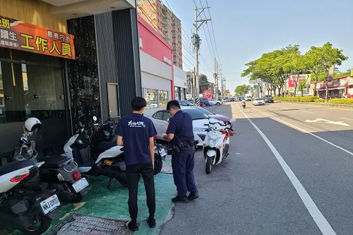 嗆店家要他車停公車站牌下被開單！　真相出爐反被打臉「駕照雞腿換的」　