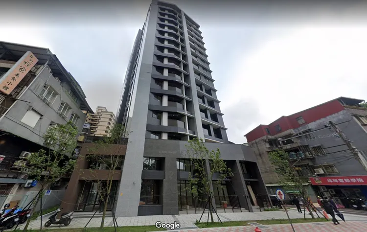 大坪林站挾帶雙線捷運的優勢，近年吸引建商插旗，例如中興路上的預售案「欣聯心」，標榜大坪林站3分鐘、主力18－35坪的精工美宅。翻攝Google map