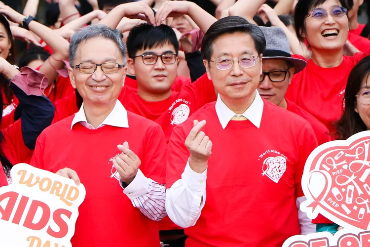 薛瑞元（左）和張上淳（右）今聯袂出席世界愛滋病日活動。賴昀岫攝
