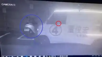 疑邊開車邊滑手機釀禍 新北議員候選人宣傳車撞機車還肇逃