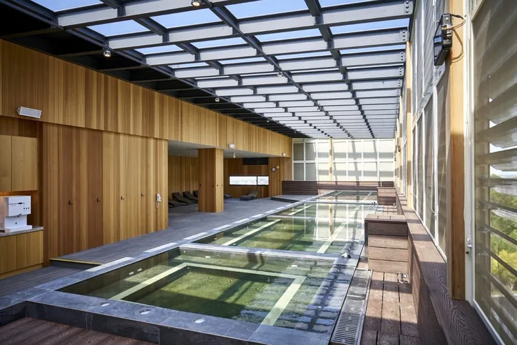 享沐時光酒店推出「享湯享食套券」，泡湯後享用溫泉套餐一個人888元。業者提供