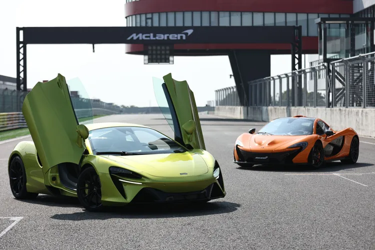 Artura（左）象徵McLaren的新世代起點。翁玉信攝