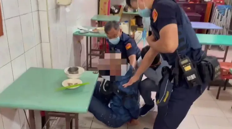 警方趁夏嫌吃午餐的時候逮捕。讀者提供