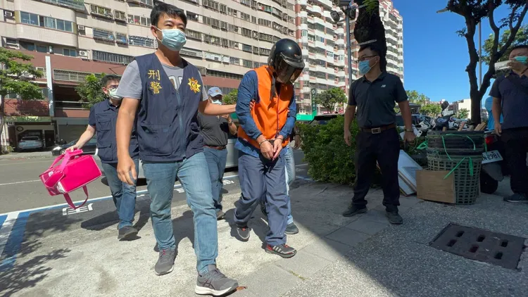 警方逮捕夏男，帶問派出所訊問。侯昌騰攝