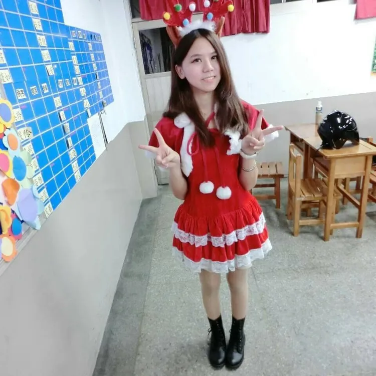 蕾拉18歲就生女，看得出來當時她也飽受壓力。引自蕾拉臉書