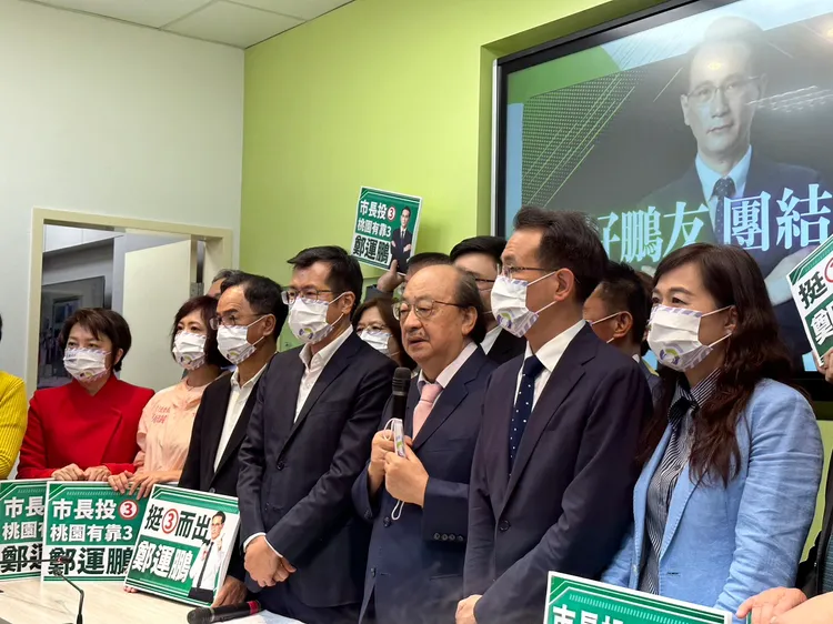 黨團總召柯建銘表示，感覺鄭運鵬最近瘦了，百日的努力就是為了問鼎重要職務的國家責任。潘袁詩羽攝