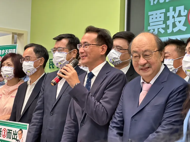 鄭運鵬呼籲桃園市民支持桃園進步，交給他請大家放心。潘袁詩羽攝