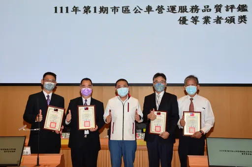 新北公車服務品質評鑑出爐　這「四家」客運防疫、安全管理最出色