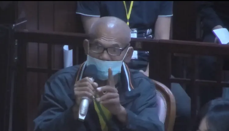 抗議天王柯賜海去年到憲法法庭陳述意見。翻攝司法院直播