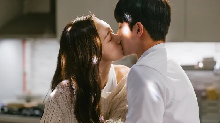 郭東延（右）、高聖熙劇中原本互看不順眼，因為突然的吻被彼此吸引。龍華電視提供