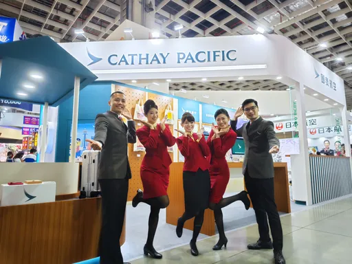 旅展直擊|國泰航空「買票送票」拚買氣!全台首賣迪士尼樂園套票 消費滿額抽頭等艙好禮