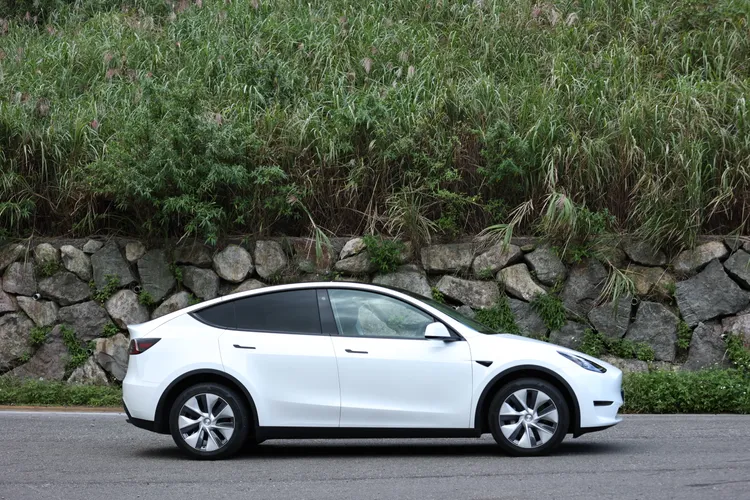 車側可能是Model Y與Model 3最不同之處。翁玉信攝