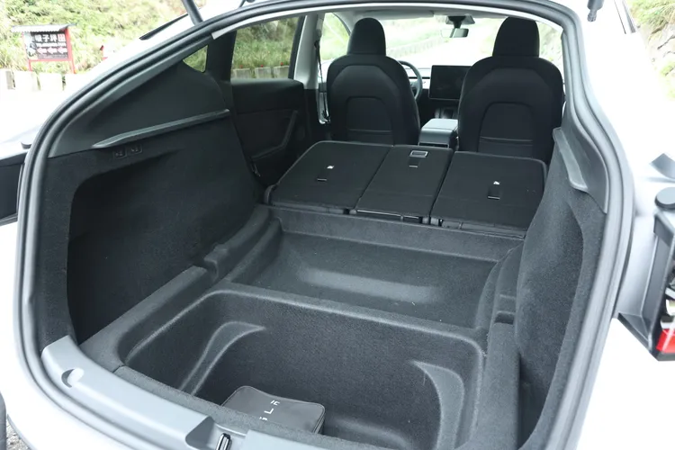 除了比較大的行李廂，機能性亦相當高。