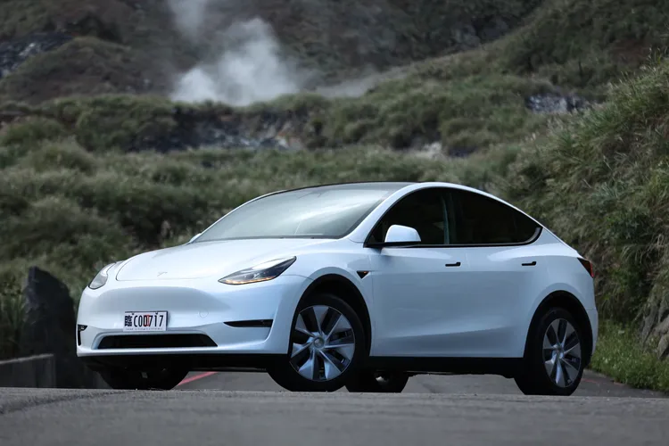 比起Model 3，Model Y不僅長高變胖，定位也大不同。翁玉信攝