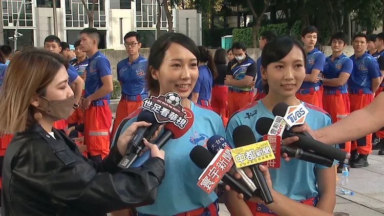 消防姐妹花李怡平（左）、李怡凡（右）。讀者提供