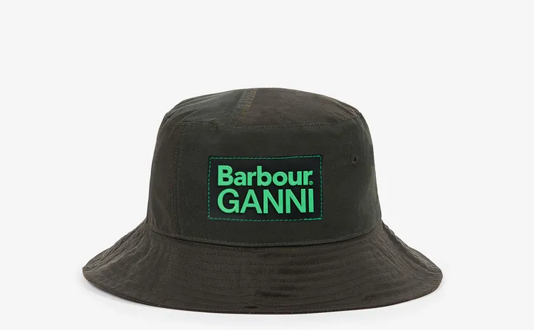 Barbour X GANNI聯名系列油布漁夫帽，2600元。品牌提供