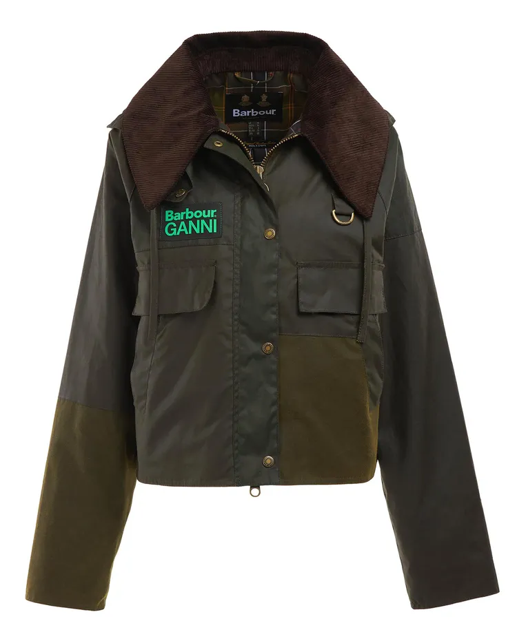 Barbour X GANNI聯名系列Spey短版油布外套，2萬2000元。品牌提供
