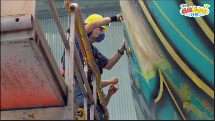 華航彩繪機製作過程。華航提供