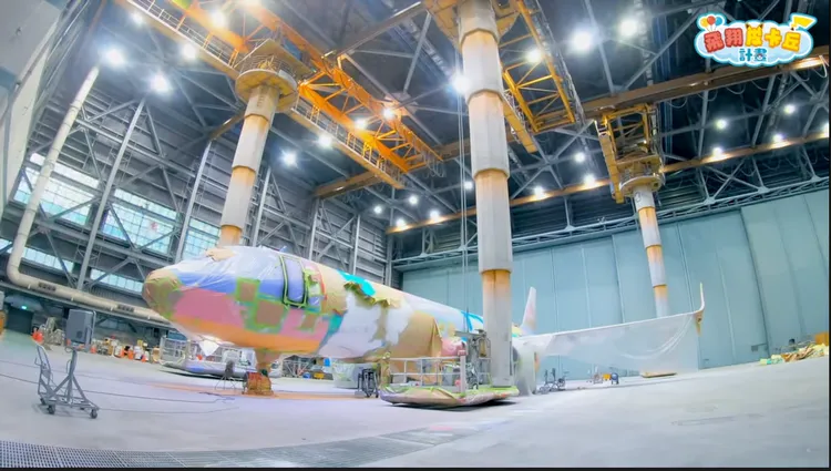 華航彩繪機‘製作過程。華航提供