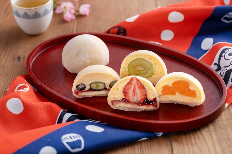 迎接草莓季到來，「後媽家」推出了包含草莓口味在內的各式水果胖雪娘，外型很雅致。業者提供